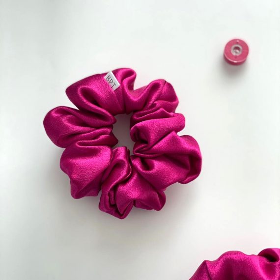 Medium SCRUNCHIE Magenta