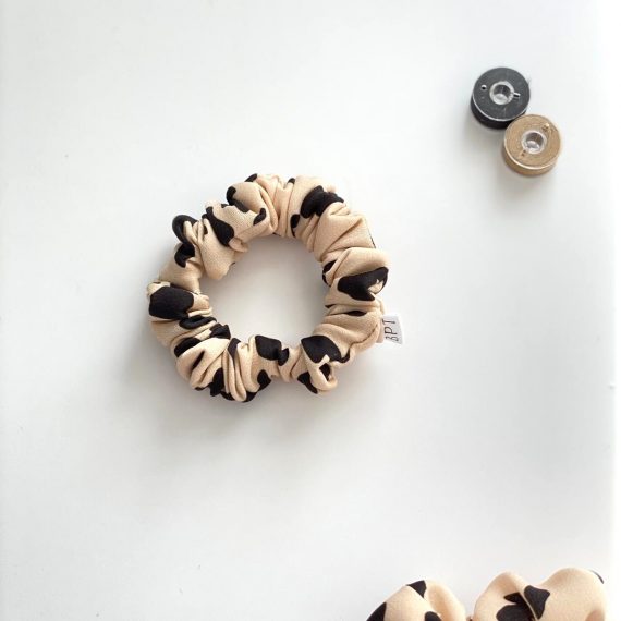 Small SCRUNCHIE Nude Leopard